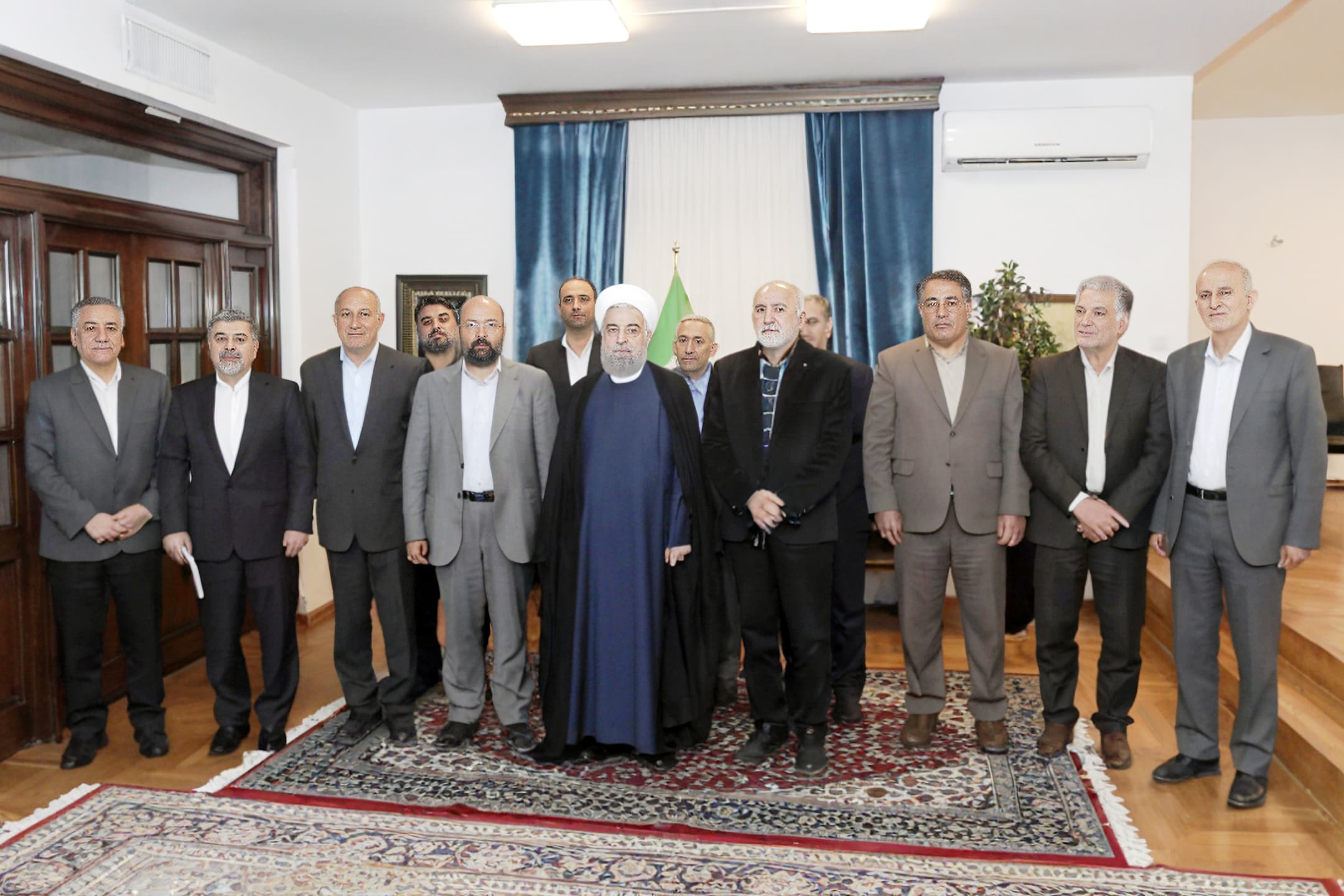چهره ملی شهرستان رستم به دیدار حسن روحانی رفت